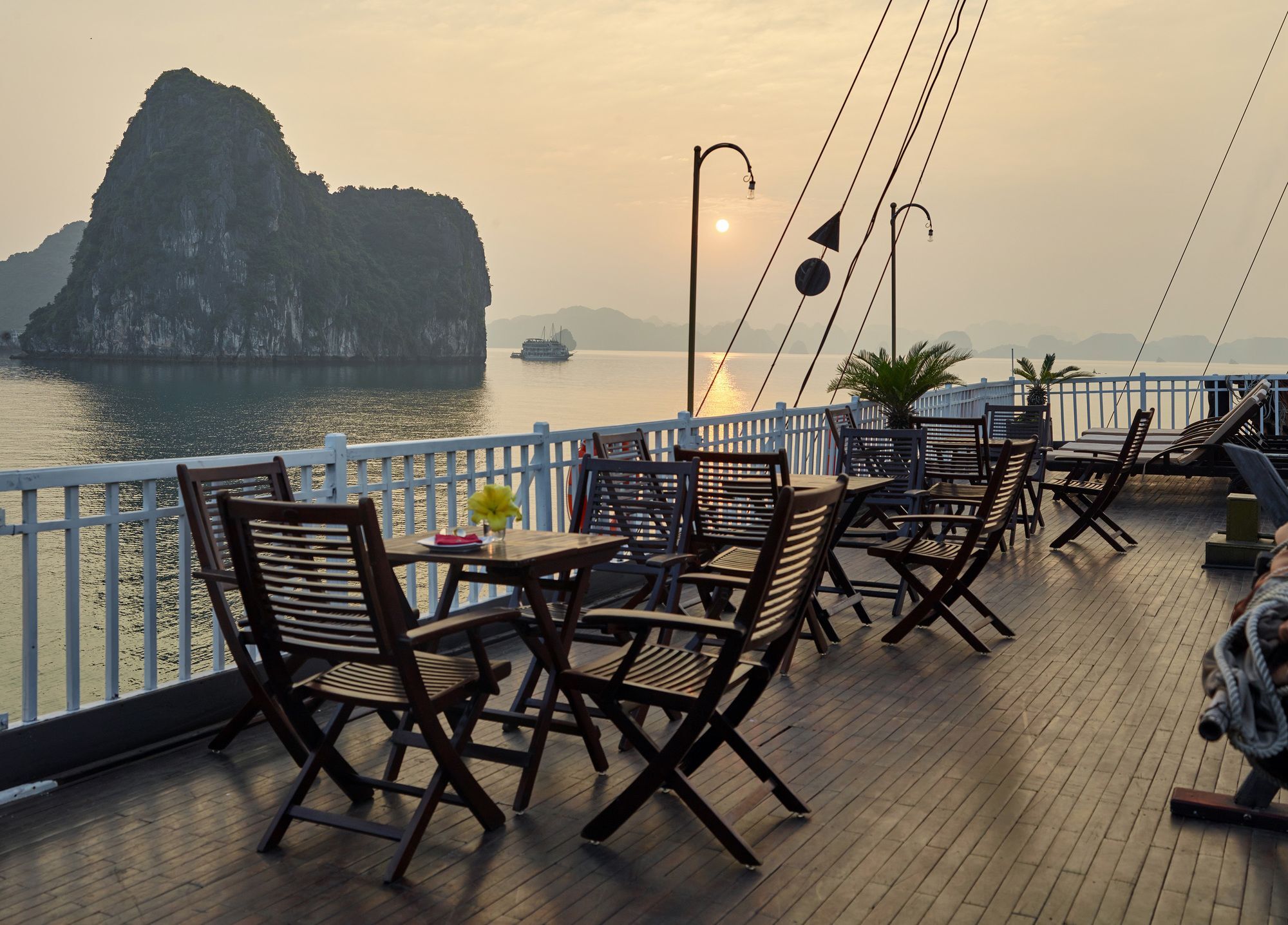 Hotel Garden Bay Legend Cruise à Hạ Long Extérieur photo