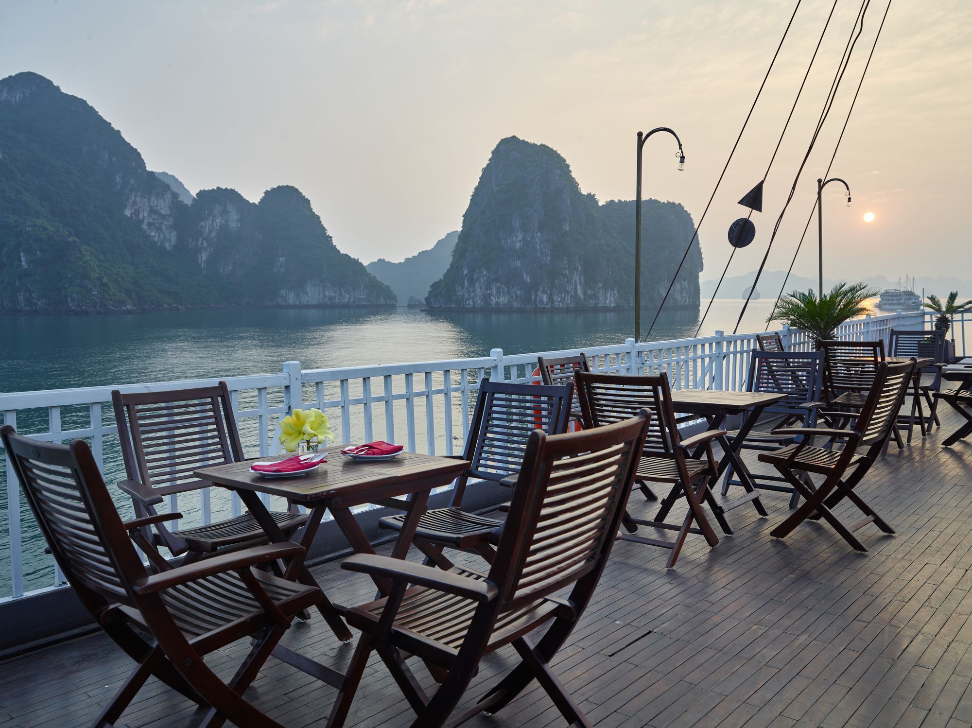 Hotel Garden Bay Legend Cruise à Hạ Long Extérieur photo